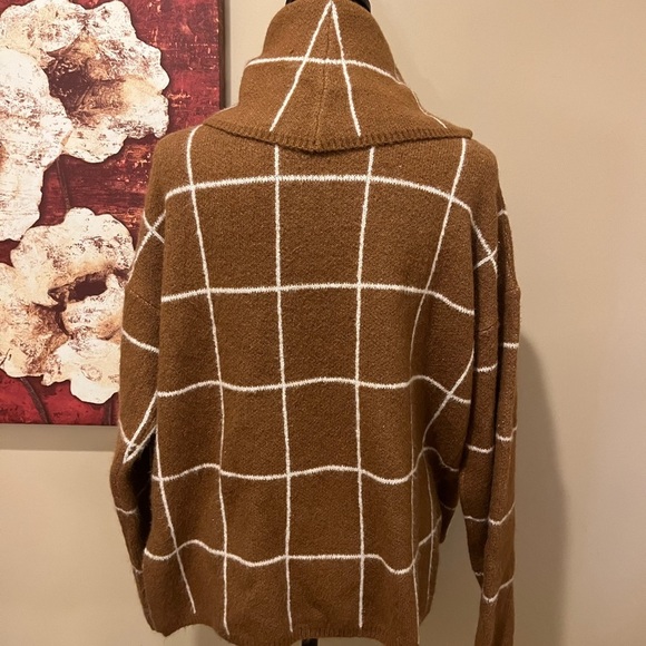 Lumiere off the grid oversized cowl neck  sweater, size Medium - Picture 3 of 8